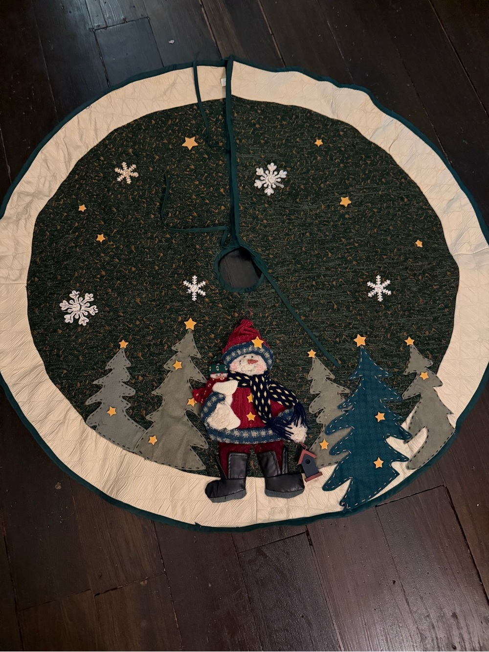 Green Snowman Appliqué Tree Skirt with Ivory Border - Holiday Decor